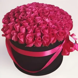 101 малиновая роза в коробке