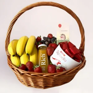 Подарочная корзина с фруктами, ягодами и сладостями с доставкой в Алматы