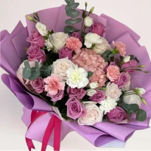 Авторский букет «Сады Версаля» в сиренево-розовых оттенках с розами и гортензией — цветы Алматы