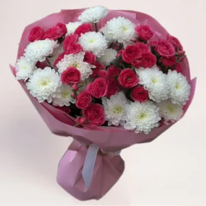 дизайнерский букет из роз и хризантем с доставкой цветов в Алматы